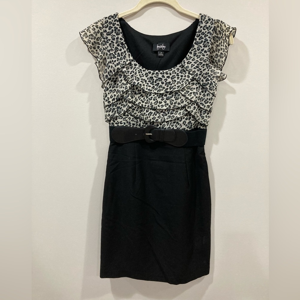 Cheetah Animal Print Pencil skirt Dress by & by Size 3 with Belt Ruffle Top
